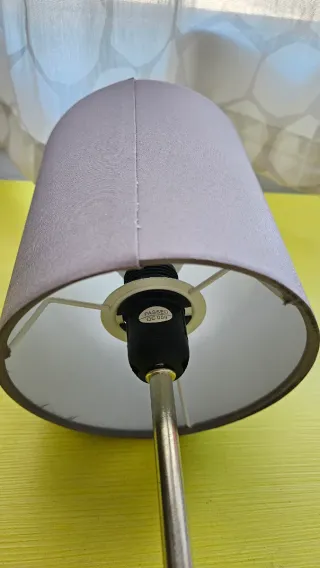 Lámpara de mesa tela y metal