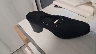 Botines negros con tachuelas