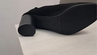 Botines negros con tachuelas