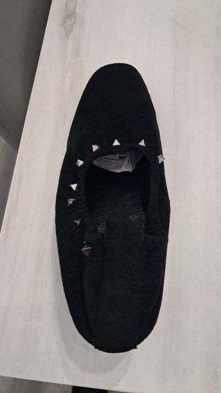 Botines negros con tachuelas