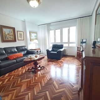Piso en venta en El Polígono en Gijón
