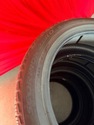 Neumáticos  4 unidades Marca Pirelli 285/45 R22
