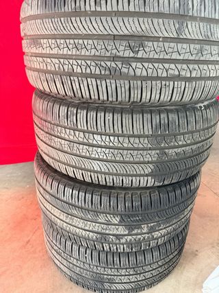 Neumáticos  4 unidades Marca Pirelli 285/45 R22