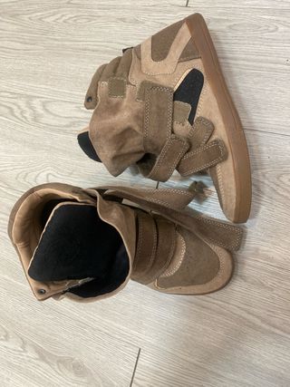 Botas de cuña beige y marrón