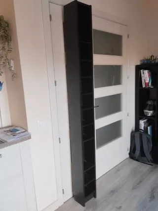 Estantería estrecha marrón Ikea