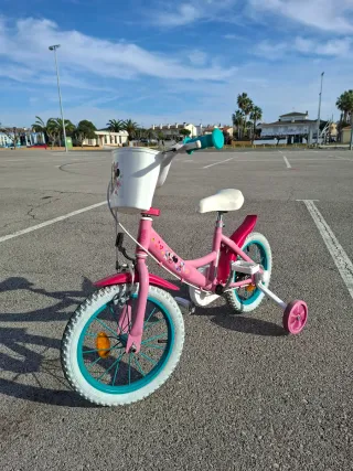 Bicicleta infantil Minnie con ruedines