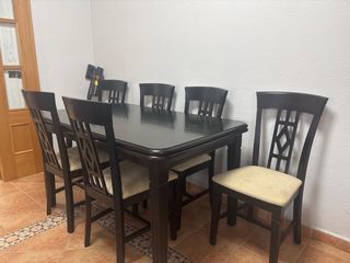 Mesa comedor con 6 sillas madera oscura
