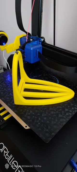 Soporte para tarjeta gráfica (GPU).Realizado en 3D