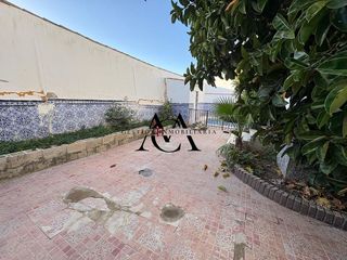 Chalet en venta en Lucena