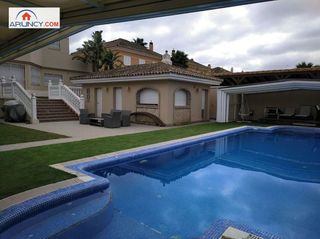 Chalet en venta en Montequinto en Dos Hermanas