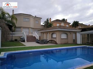 Chalet en venta en Montequinto en Dos Hermanas