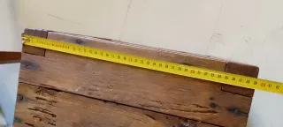 Taburete de madera rústico