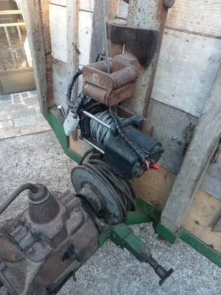 Grúa para tractor con cabrestante