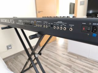 Piano Kurzweil PC3X 88 teclas + soporte
