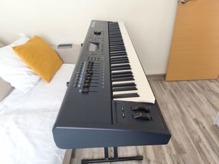 Piano Kurzweil PC3X 88 teclas + soporte