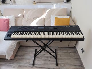 Piano Kurzweil PC3X 88 teclas + soporte
