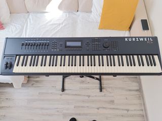 Piano Kurzweil PC3X 88 teclas + soporte