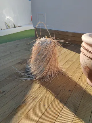 Lámpara colgante de fibras naturales