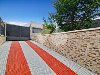 Casa adosada en venta en Rejas en Madrid