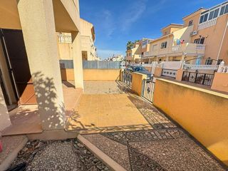 Casa adosada en venta en La Siesta - El Salado - Torreta en Torrevieja
