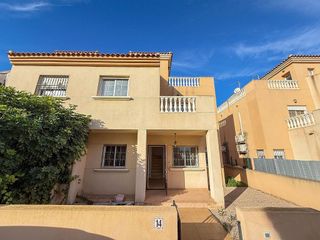 Casa adosada en venta en La Siesta - El Salado - Torreta en Torrevieja