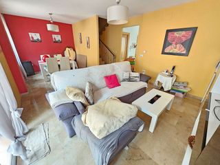 Casa adosada en venta en Avda. De los Ogíjares en Armilla