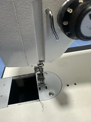 Máquina de coser para piezas