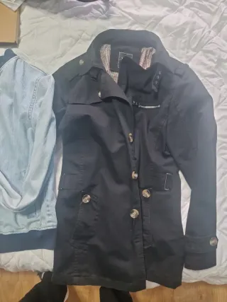 2 Chaquetas: Negra y Vaquera. Preciosa por el pac