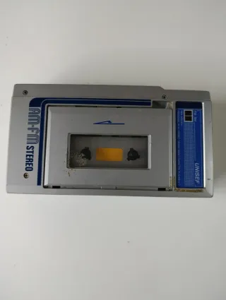 Reproductor Cassette y Radio AM/FM UNISEF