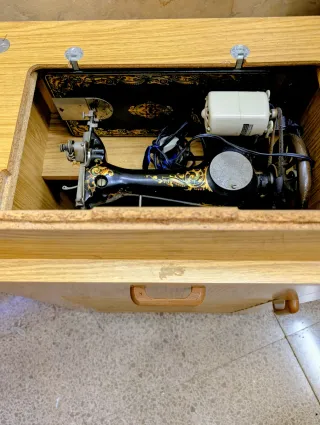 Máquina de coser Wertheim antigua