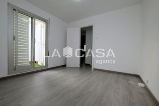 Piso en venta en Porta en Barcelona