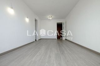Piso en venta en Porta en Barcelona