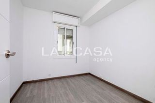 Piso en venta en Porta en Barcelona