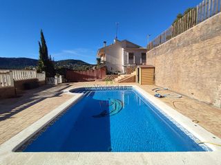 Chalet en venta en Vallirana