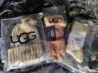 Set UGG Gorro, Guantes y Calcetines Beige y rosa