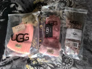 Set UGG Gorro, Guantes y Calcetines Beige y rosa