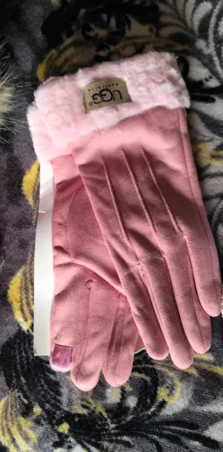 Set UGG Gorro, Guantes y Calcetines Beige y rosa