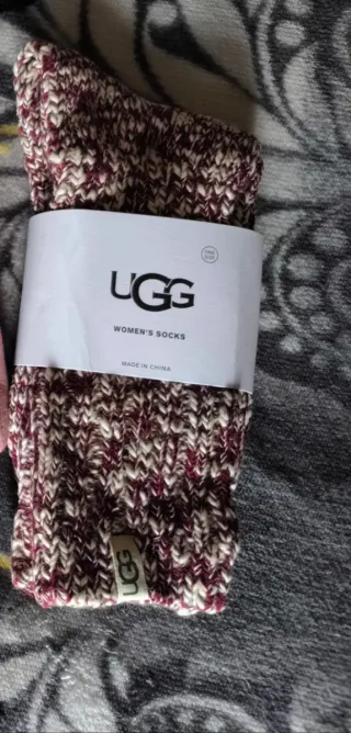Set UGG Gorro, Guantes y Calcetines Beige y rosa
