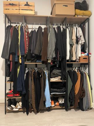 Guardaroba in metallo e legno