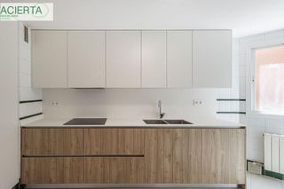 Piso en venta en Camino de Ronda - Rosaleda en Granada