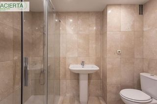 Piso en venta en Camino de Ronda - Rosaleda en Granada