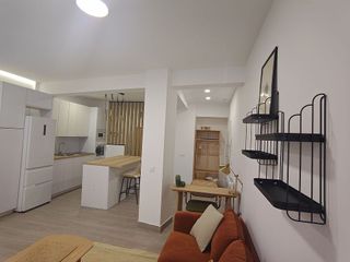 Piso en venta en Valdeacederas en Madrid