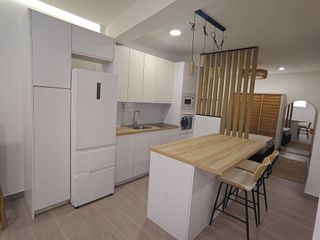 Piso en venta en Valdeacederas en Madrid