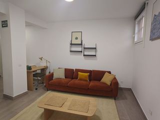 Piso en venta en Valdeacederas en Madrid