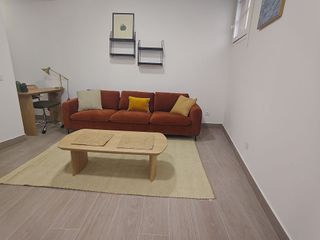 Piso en venta en Valdeacederas en Madrid