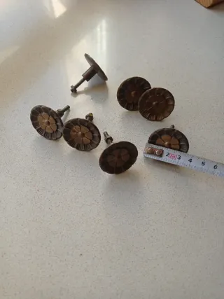 7 Tiradores antiguos metal flor dorada