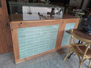 Mostrador Barra con Vitrina