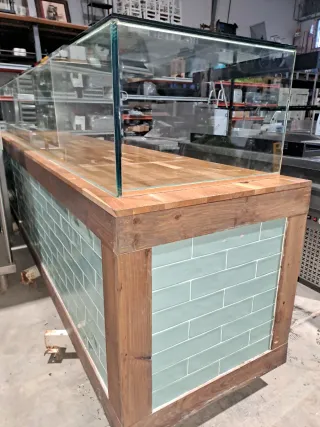 Mostrador Barra con Vitrina