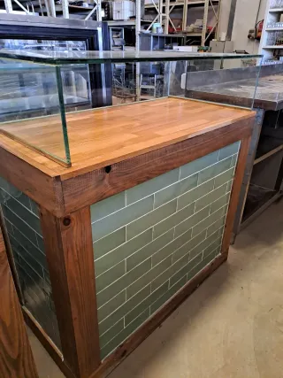 Mostrador Barra con Vitrina