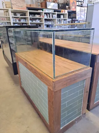 Mostrador Barra con Vitrina